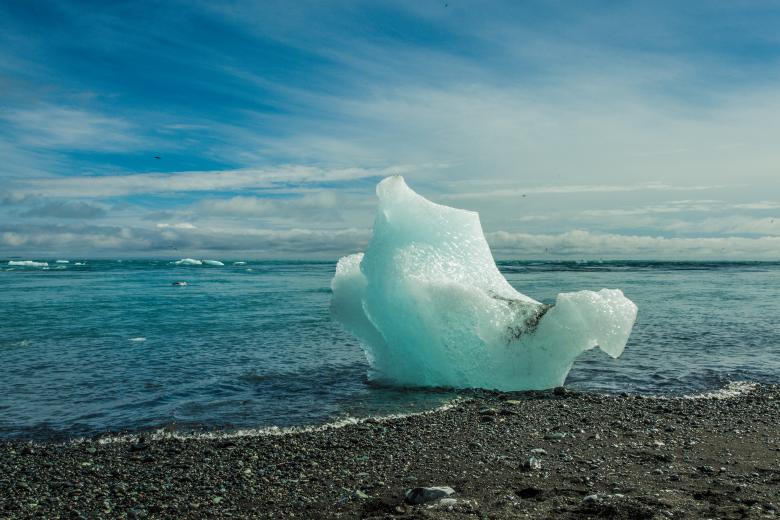 Free stock image of Melting Iceberg on Beach in Iceland created by Bjorgvin