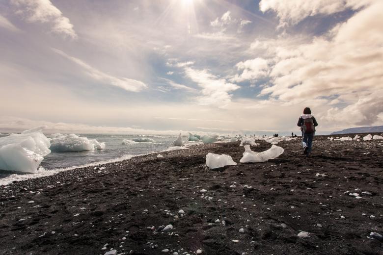 Free stock image of Glacier Lagoon Tourists created by Bjorgvin