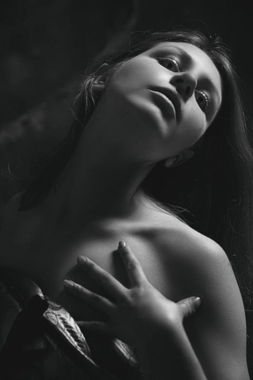 Free stock image of Sensual Girl - Monochrome Portrait created by Alexander Krivitskiy