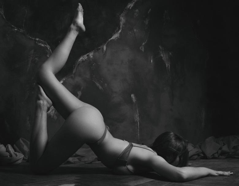 Free stock image of Female Posing in Underwear - Black and White created by Alexander Krivitskiy