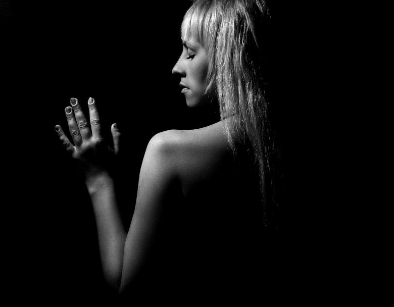 Free stock image of Black & White Woman - Upper Body Profile created by Alexander Krivitskiy