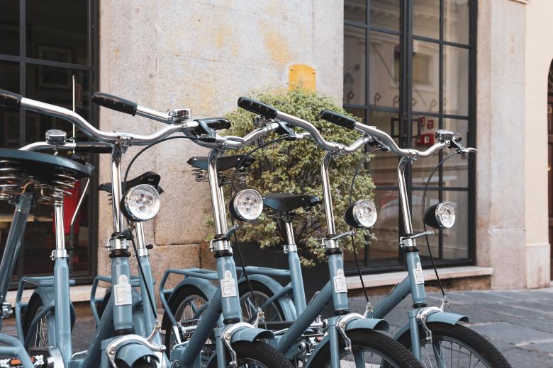 Free stock image of Blue Street Bicycles created by Sahin Sezer Dincer