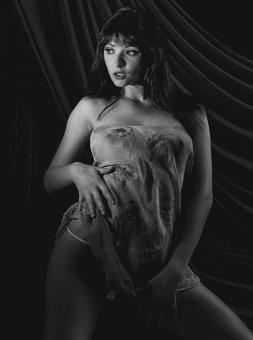 Free Stock Photo of Female Supermodel - Brunette - Monochrome