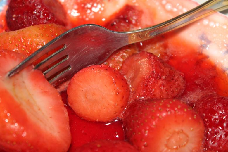 Free stock image of Eating strawberries created by NomeVizualizzato