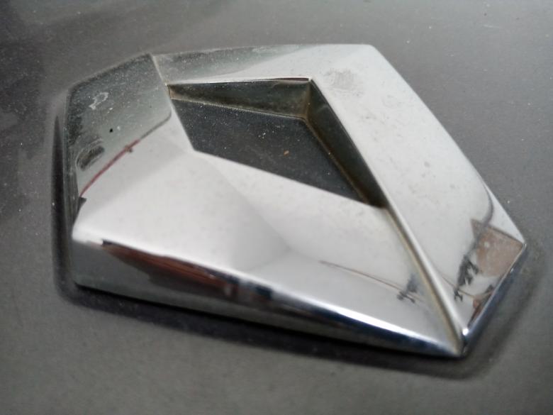 Free stock image of Renault Logo on Car created by chokri attia