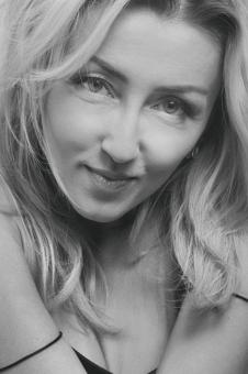 Free Stock Photo of Blond Haired Girl Portrait - Monochrome