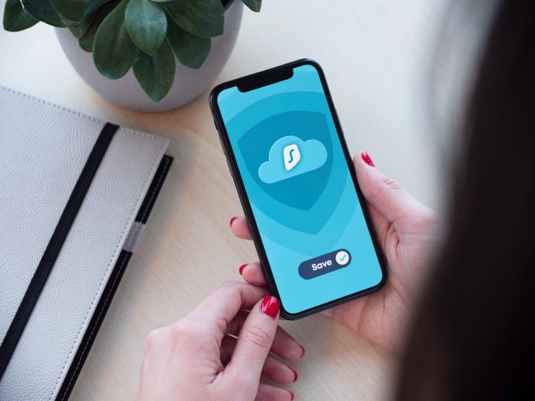 Free stock image of Woman holding a Smartphone created by Danny
