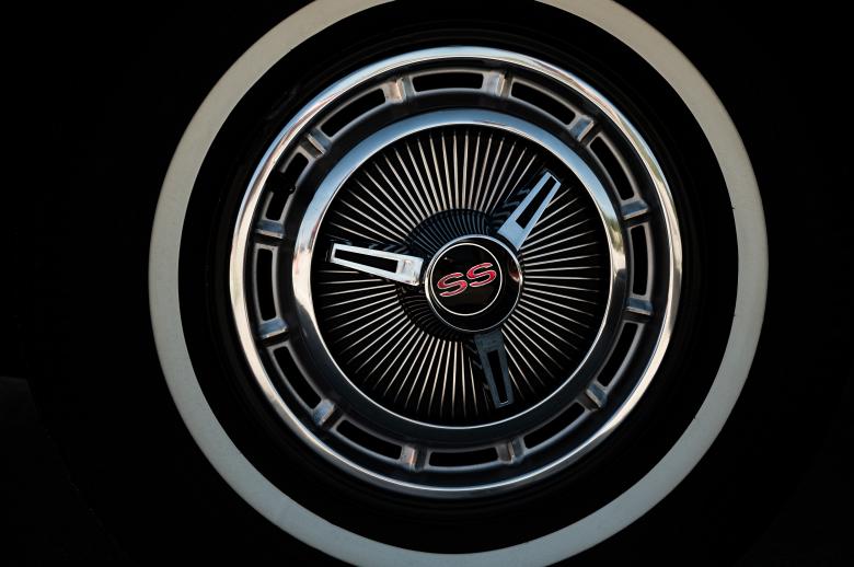 Free stock image of Classic Jaguar Tire Rim created by Oleg