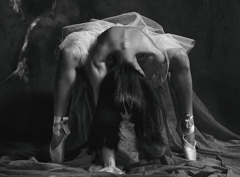 Free stock image of Female Dancer in Pose - Monochrome created by Alexander Krivitskiy