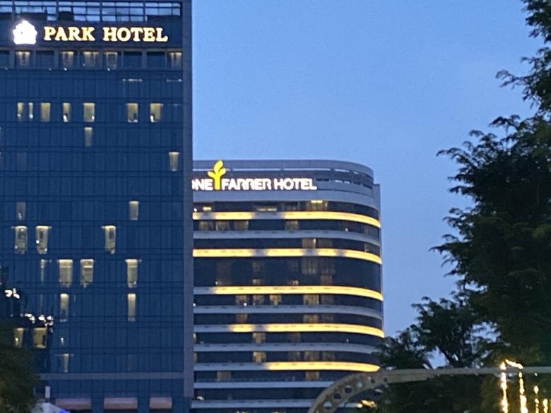 Free stock image of Two luxury Hotels in Singapore  created by SK