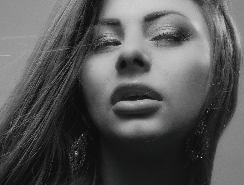 Free stock image of Glamorous Girl Portrait - Monochrome created by Alexander Krivitskiy