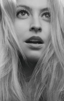 Free Stock Photo of Surprised Girl Portrait - Monochrome