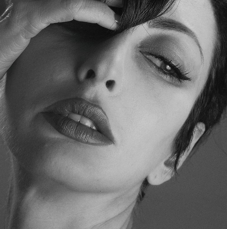 Free stock image of Expressive Portrait - Female - Monochrome created by Alexander Krivitskiy