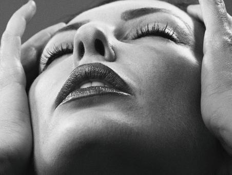 Free Stock Photo of Expressive - Female Portrait - Closeup - Monochrome