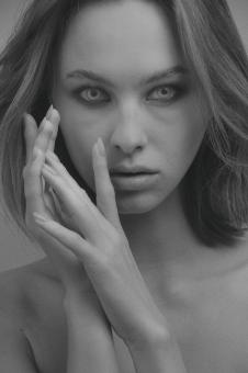 Free Stock Photo of Stunning Eyes - Girl Portrait - Black and White