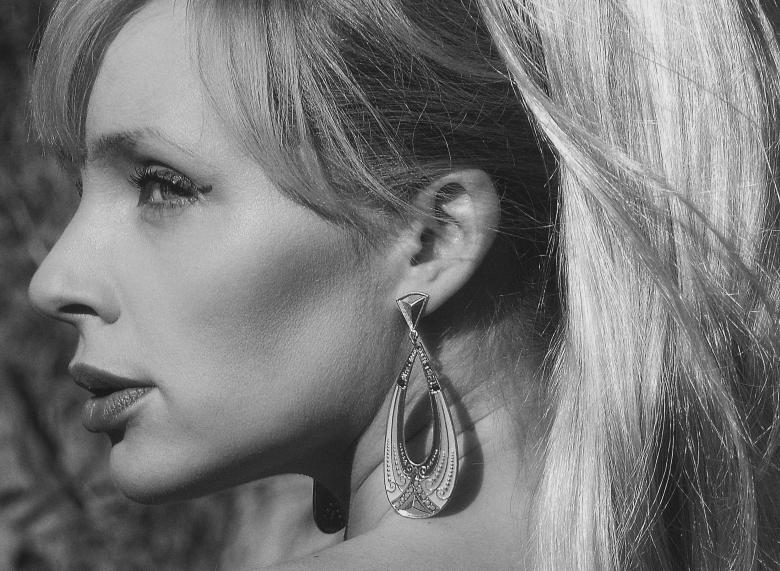 Free stock image of Female Profile Portrait created by Alexander Krivitskiy