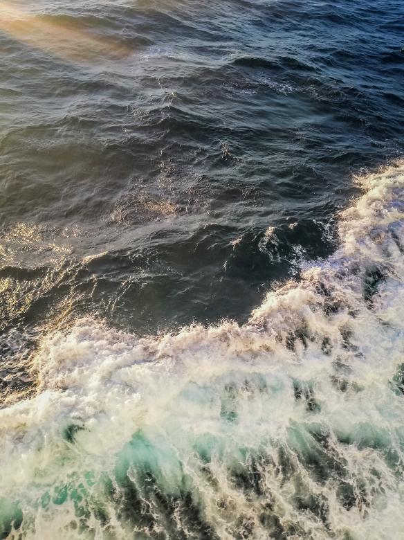 Free stock image of Blue Waves created by Mayara Sousa