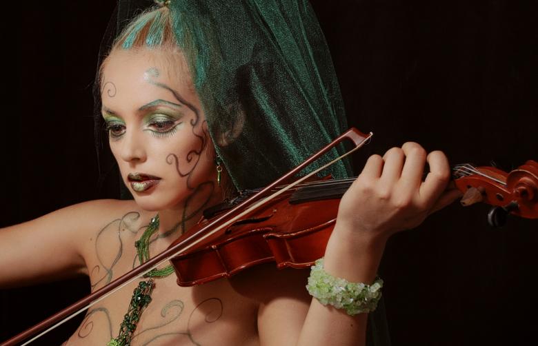 Free stock image of Violinist created by Alexander Krivitskiy