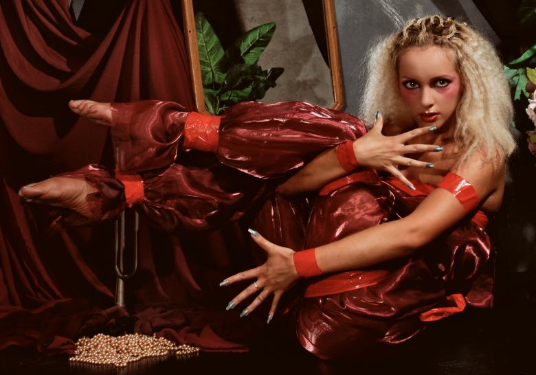 Free stock image of Posing Woman created by Alexander Krivitskiy