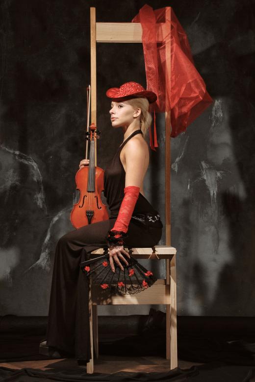 Free stock image of Violinist created by Alexander Krivitskiy