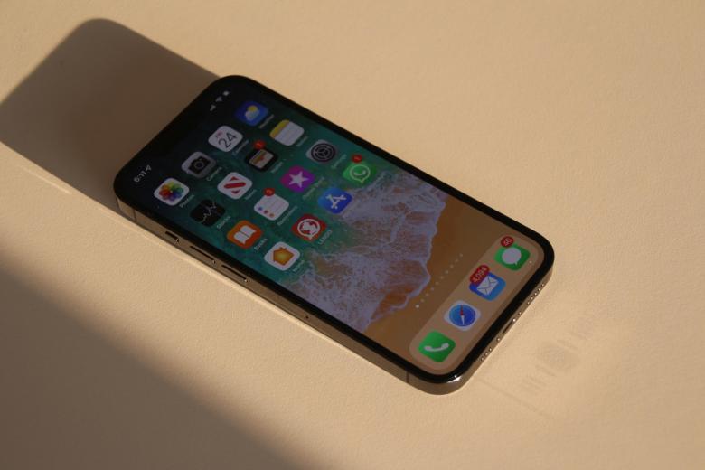 Free stock image of iPhone 13 pro frame shadow created by Jonny Bernschz