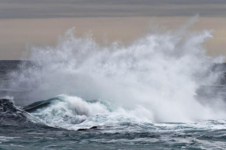 Free stock image of Large wave created by Geoffrey Whiteway