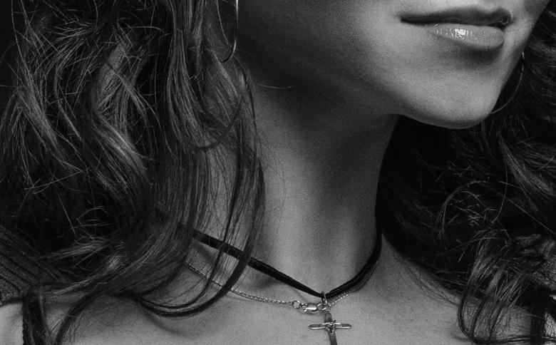 Free stock image of Female neckline created by Alexander Krivitskiy
