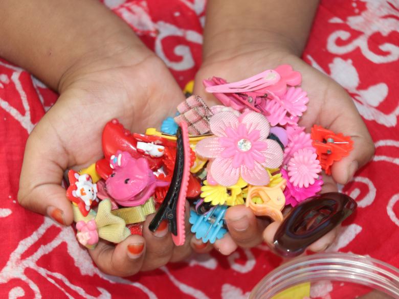 Free stock image of Hair clips in children's hand created by Md. Mahadi Hasan