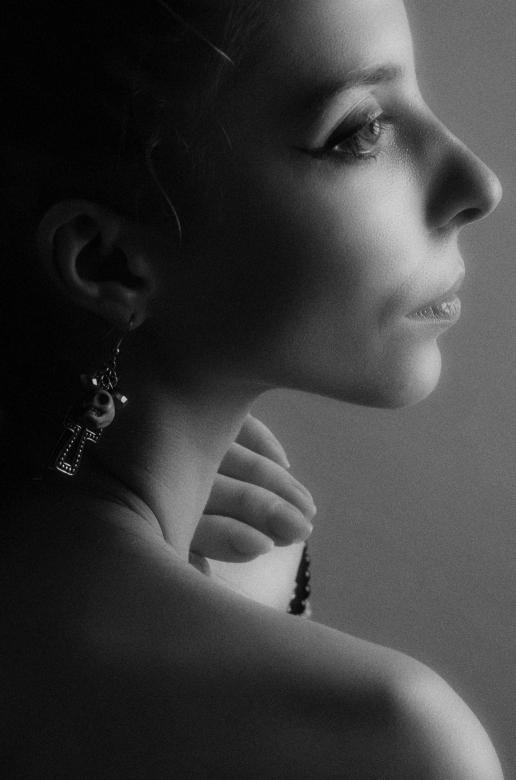 Free stock image of Female profile created by Alexander Krivitskiy