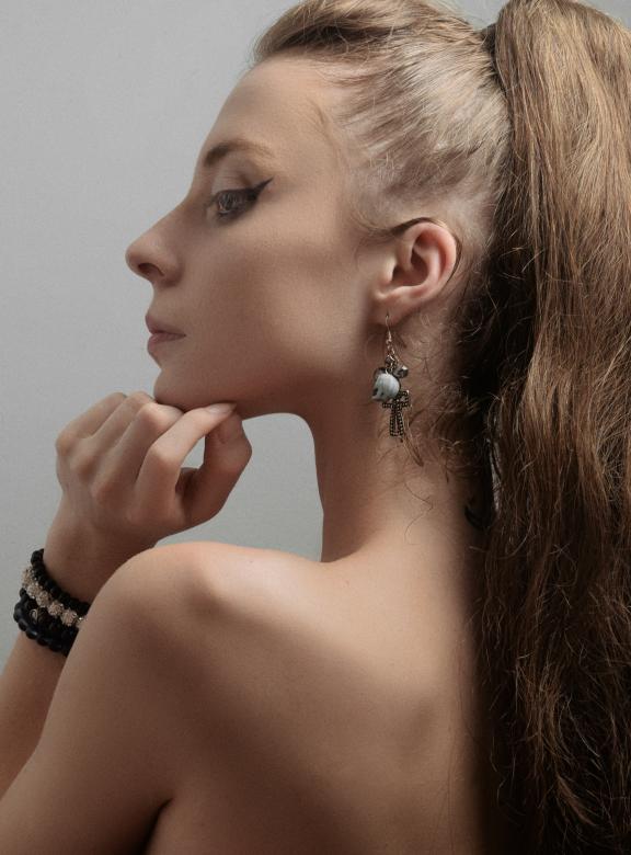 Free stock image of Female profile created by Alexander Krivitskiy