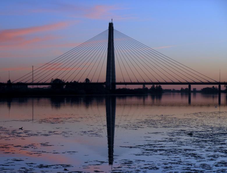 Free stock image of Sunset on the bridge over the river created by Pedro P. Alcantara