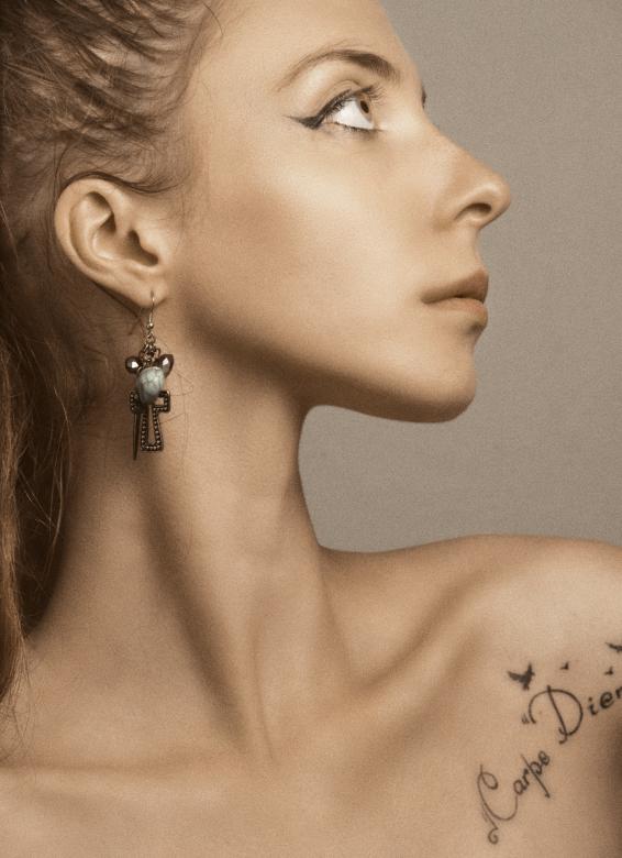 Free stock image of Female profile created by Alexander Krivitskiy