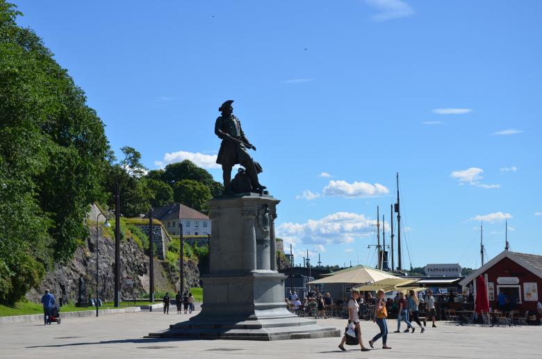 Free stock image of Oslo boulevard a statue created by Erik Schellingerhout
