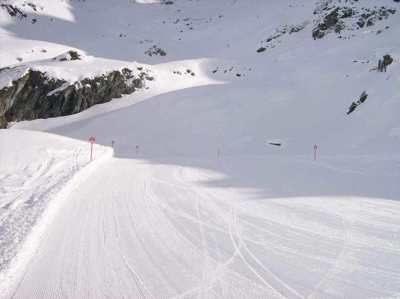 Free stock image of A white landscape with snow and a skiing  area created by Erik Schellingerhout