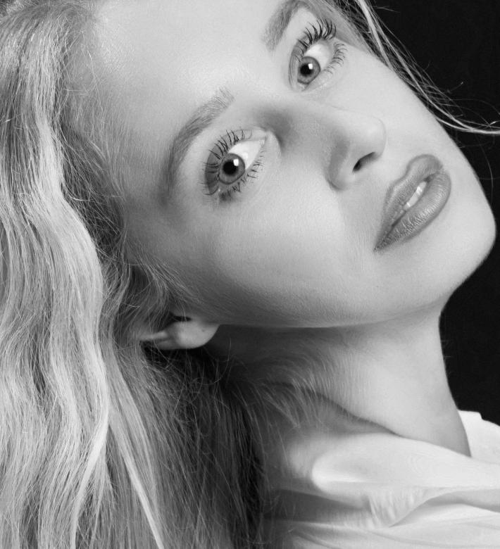 Free stock image of Beauty portrait created by Alexander Krivitskiy