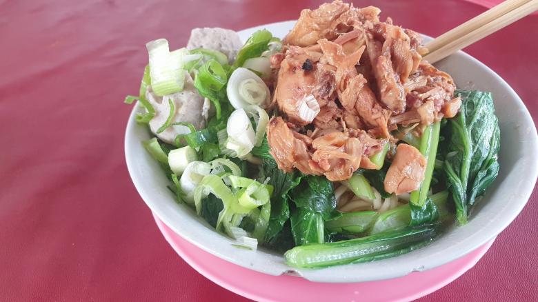 Free stock image of A white bowl filled with meat and vegetables created by sapiduduk