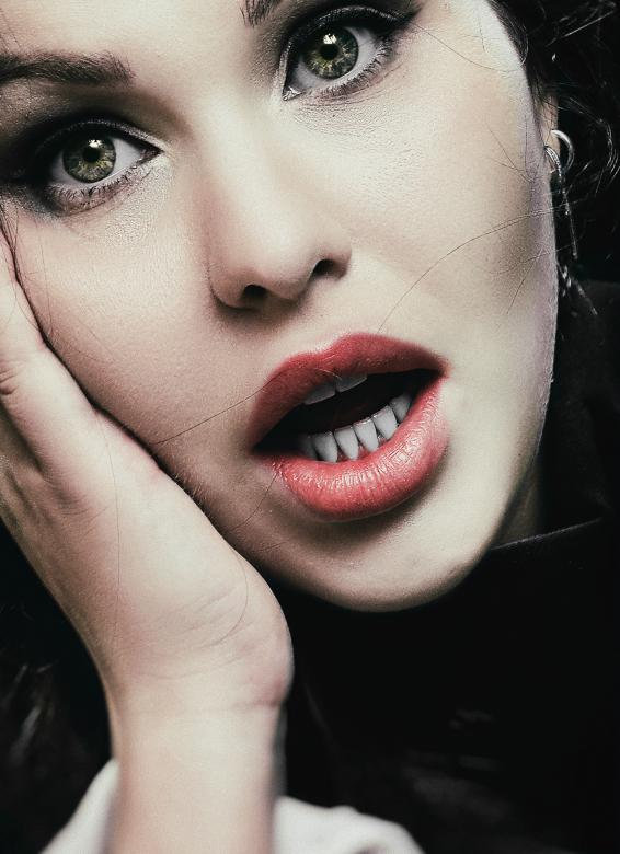 Free stock image of Surprised woman created by Alexander Krivitskiy