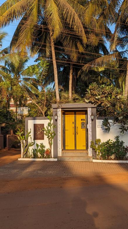 Free stock image of Yellow Door Exterior created by Giridharan Sekeran