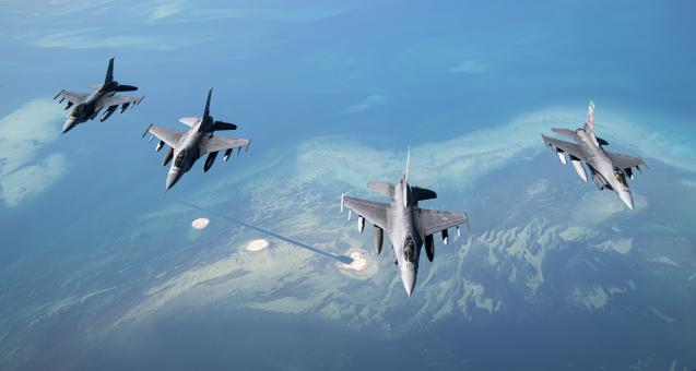 U.S. Air Force F-16 Fighting Falcons fly overU.S. Air Force F-16 Fight