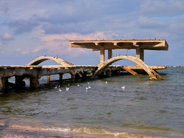 Free stock image of Abandoned Pier Structure at Mamaia Beach, Romania created by Teodor Costachioiu