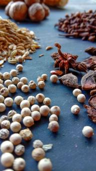 Photo of some cooking ingredients such as white pepper, pepper, 