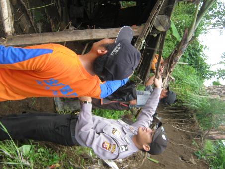 tim bpbd dan polisi