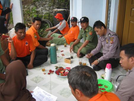 tim penolong bencana alam